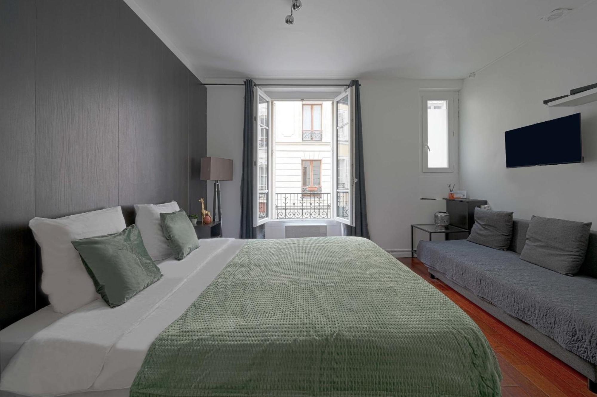 Appartamento Large Modern Studio Close To The Eiffel Tower And Paris Highlights Esterno foto