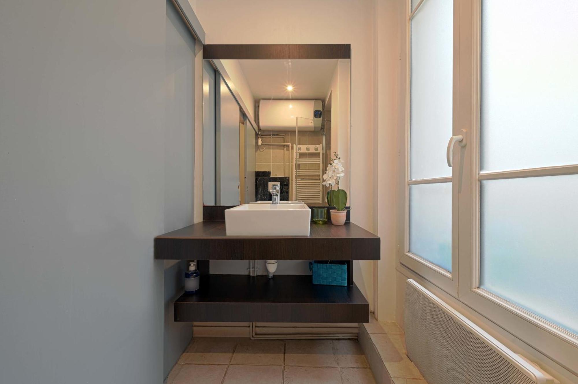 Appartamento Large Modern Studio Close To The Eiffel Tower And Paris Highlights Esterno foto